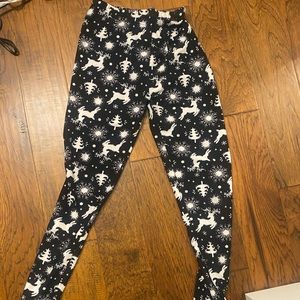 Small holiday print leggings ! Great condition, elastic waist